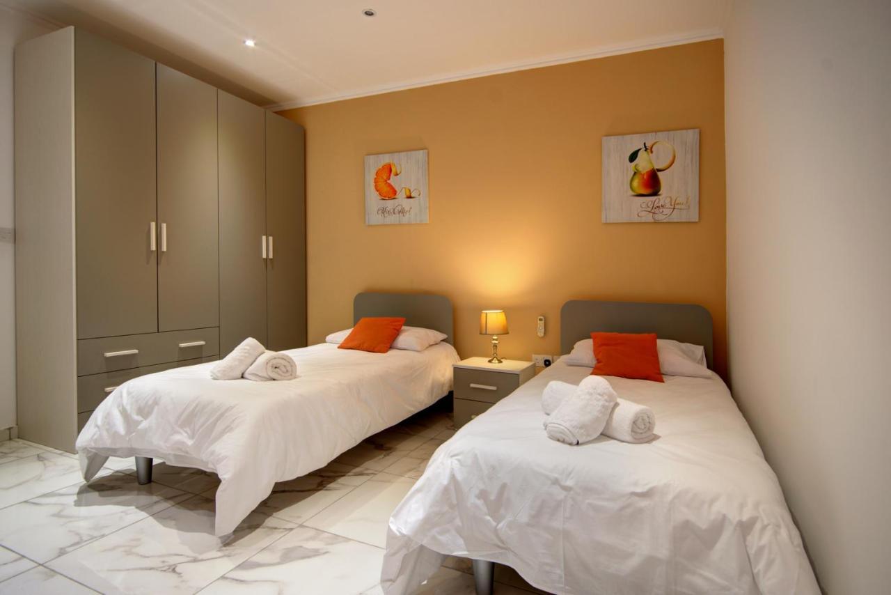 Beachfront Pretty Holiday Home Mellieha Ngoại thất bức ảnh