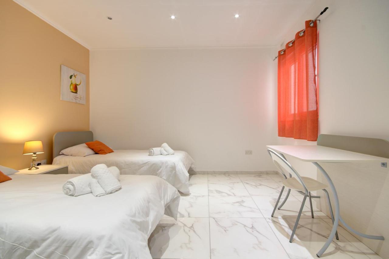 Beachfront Pretty Holiday Home Mellieha Ngoại thất bức ảnh