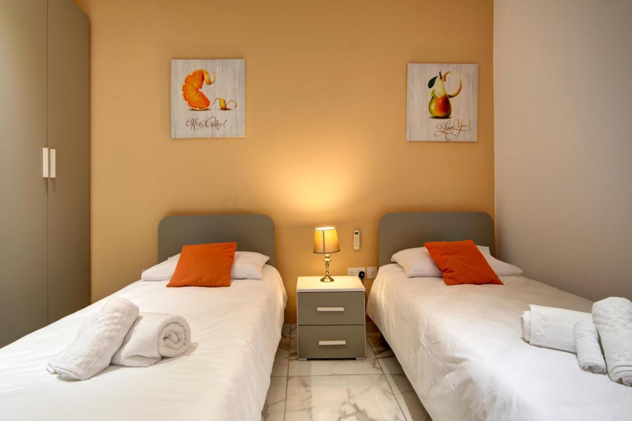 Beachfront Pretty Holiday Home Mellieha Ngoại thất bức ảnh
